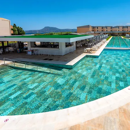 Kiani Family Rezort 5*